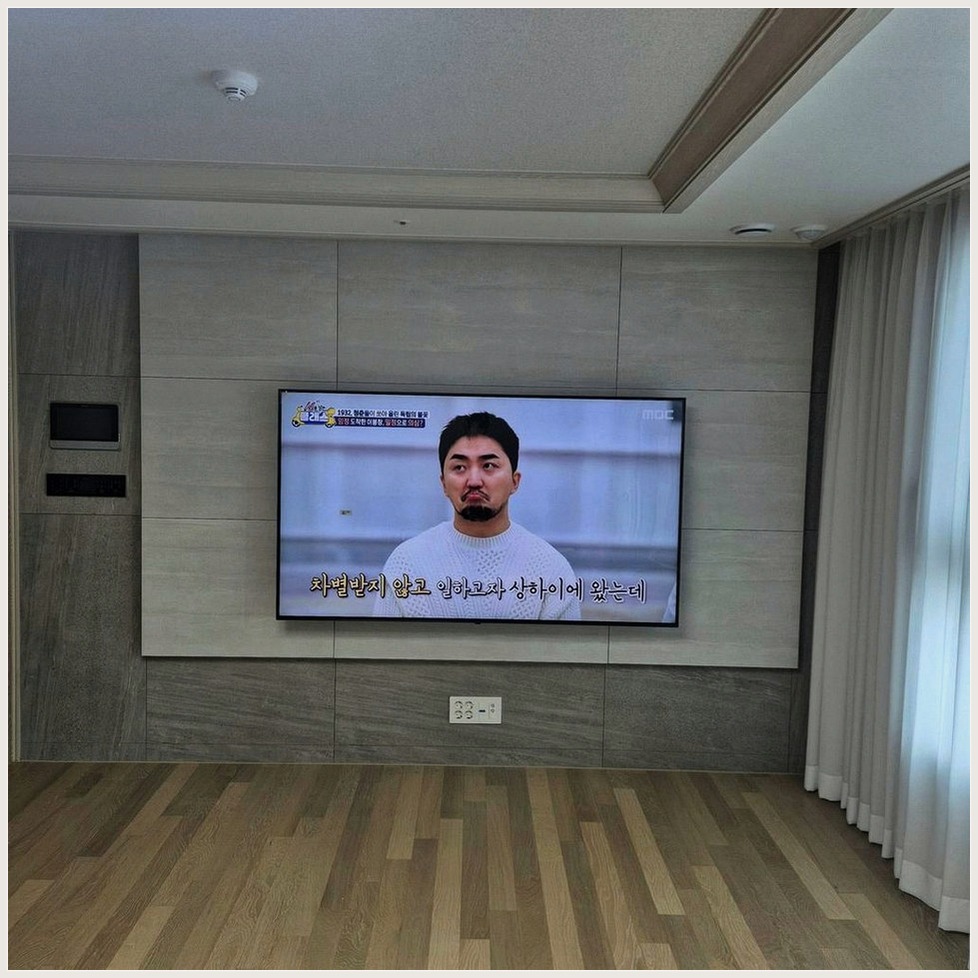 구로과 구로구에서 화면집중 향상을 기준으로 마감 상태를 확인한 사진입니다. 화면 아래 공간과 케이블 노출을 다시 보고, 양천과 양천구·강서과 강서구 상담에서 정한 높이와 주변기기 위치가 실제 사용에 불편하지 않은지 점검했습니다.