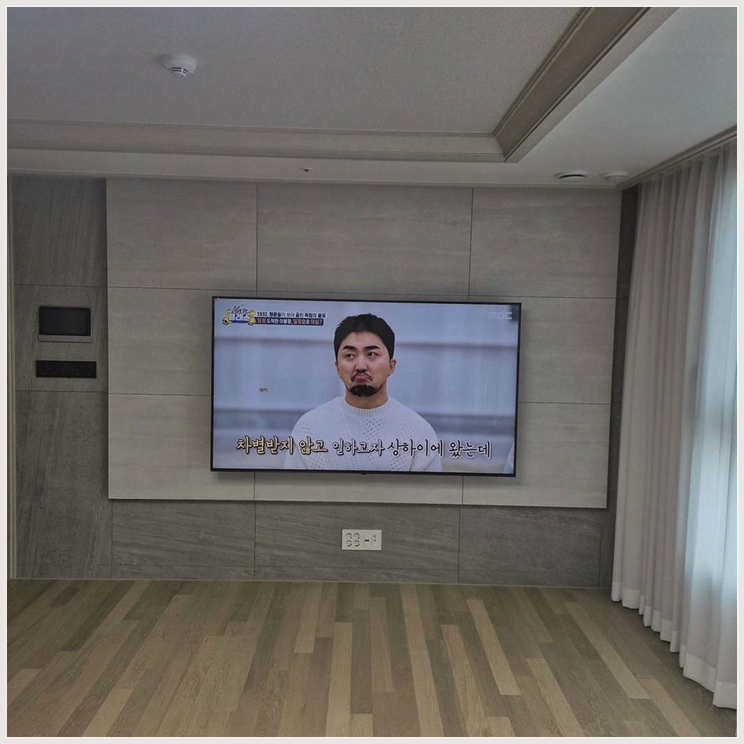단원구에서 공간확보을 기준으로 마감 상태를 확인한 사진입니다. 화면 아래 공간과 케이블 노출을 다시 보고, 안산과 안산시·상록구 상담에서 정한 높이와 주변기기 위치가 실제 사용에 불편하지 않은지 점검했습니다.